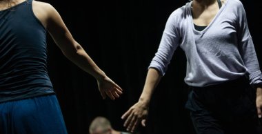 dansçılar hareket temas doğaçlama performansı