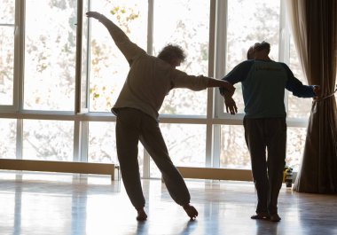 dansçılar hareket temas doğaçlama performansı