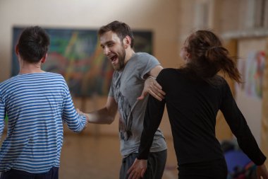 dansçılar hareket temas doğaçlama performansı
