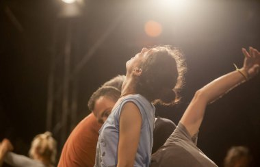 ,dansçı, dans performansı doğaçlaması