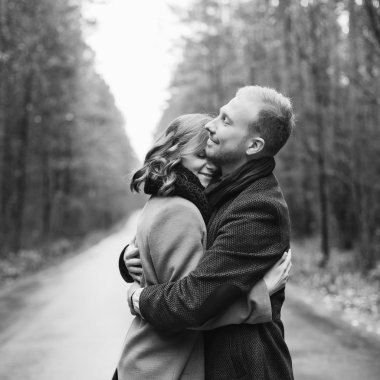 aşık bir çift siyah beyaz portre