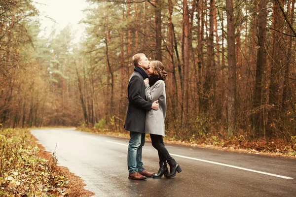 Pareja de moda enamorada, Al aire libre — Foto de Stock