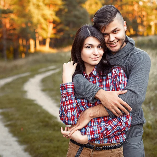 Fashion couple in love outdoor — Stock Photo, Image
