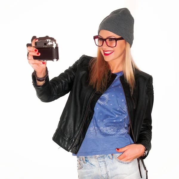 Kobieta co selfie z rocznika kamery — Zdjęcie stockowe