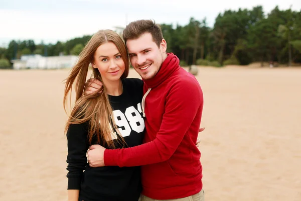 Young couple in love posing on the beach — Stock Photo, Image