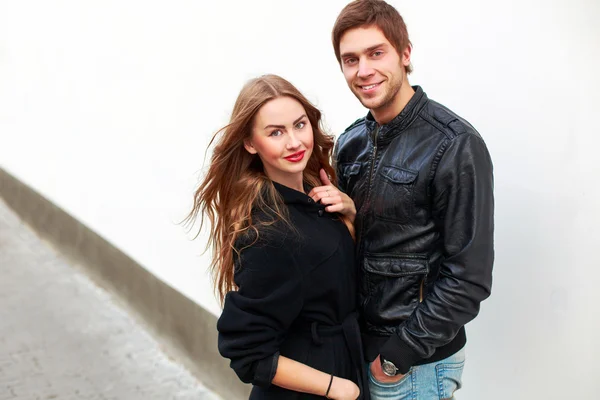 Stylish couple posing outdoor — Stock Photo, Image