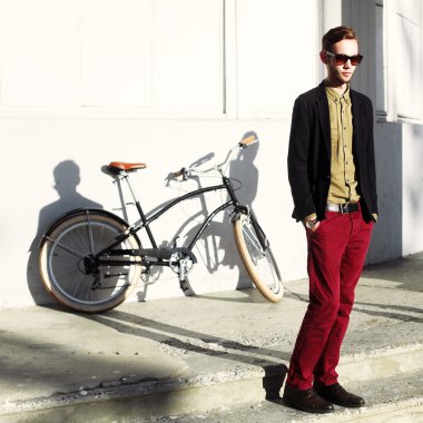 vintage Bisiklet adamla yakışıklı hipster