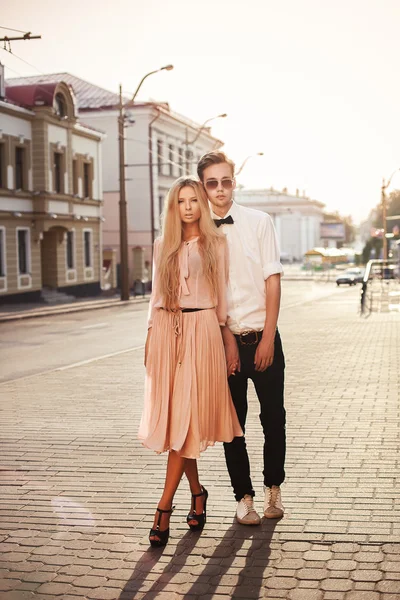 Belo casal hipster estilo vintage — Fotografia de Stock