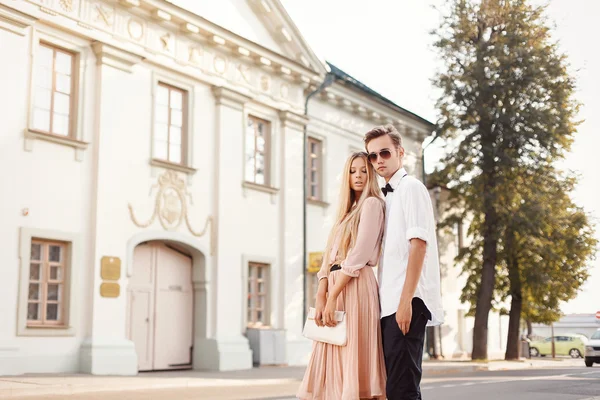 Hermosa pareja hipster estilo vintage —  Fotos de Stock