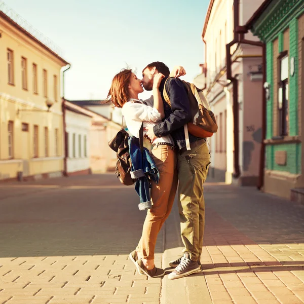 Прекрасная молодая пара поцелуев Лицензионные Стоковые Фото