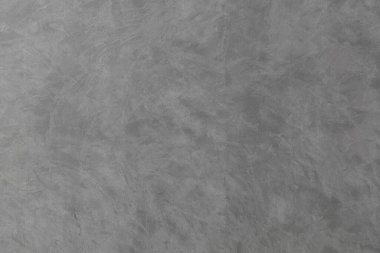 Çatı katı tarzı alçı duvar, gri renkli. Çimento renginde sıva duvar.