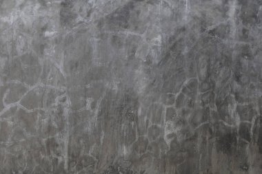 Çatı katı tarzı beton duvarlarda çatlaklar var..