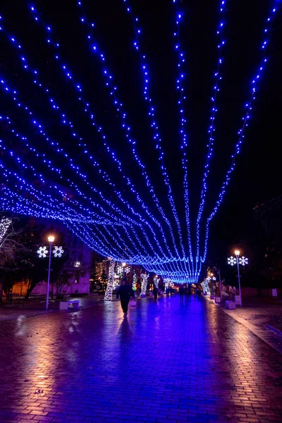 保加利亚市中心瓦尔纳的圣诞灯 2020年12月 — 图库照片