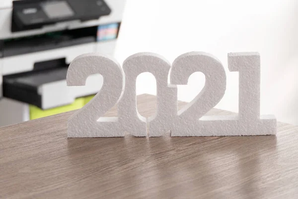 Beyaz 2021 Yeni Yıl Numarası Ahşap Zemin Üzerinde — Stok fotoğraf