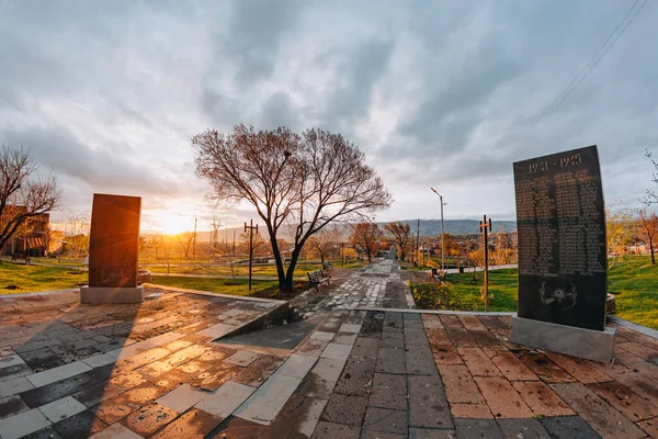 Аштарак Армения Марта 2020 Потрясающий Закат Саду Листья Города Аштарак — стоковое фото