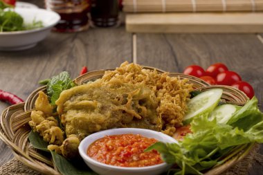 ayam goreng penyet, Endonezya kızarmış tavuk