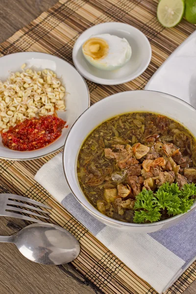 Nasi rawon, sopa de carne indonésia — Fotografia de Stock