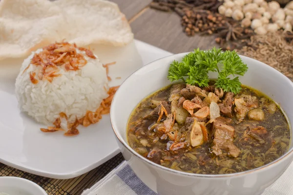 Nasi rawon, sopa de carne indonésia — Fotografia de Stock