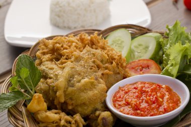 ayam goreng penyet, Endonezya kızarmış tavuk