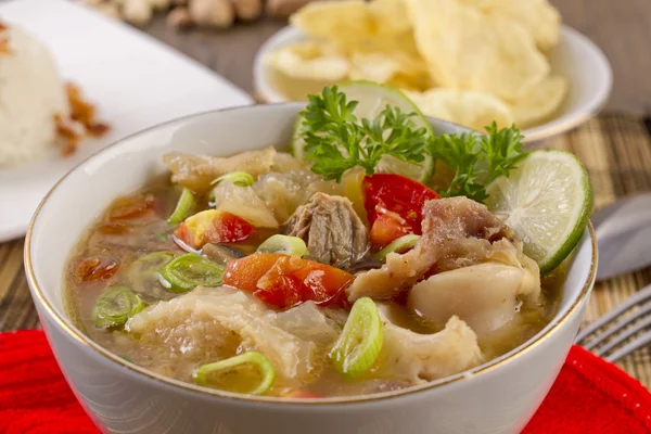Buntut de sop, soupe indonésienne de queue de bœuf — Photo