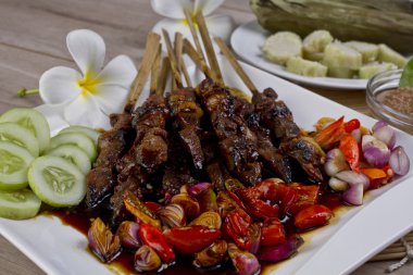 kambing, Endonezya kuzu eti satay doyurmak