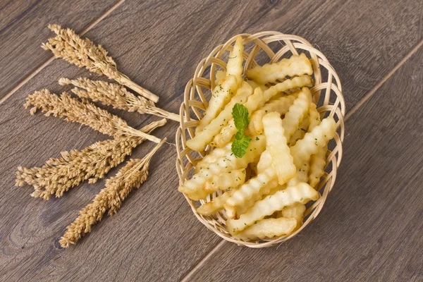 Ciambelle, funghi fritti enoki, patatine fritte — Foto Stock