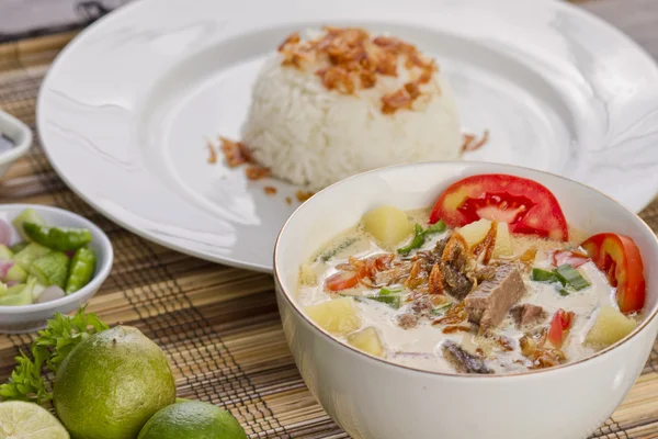 Soto daging sapi Indonesia sup — Stok Foto