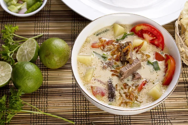 Soto daging Indonesian beef soup — Stock Photo, Image