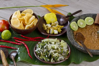 Gado gado Endonezya salatası