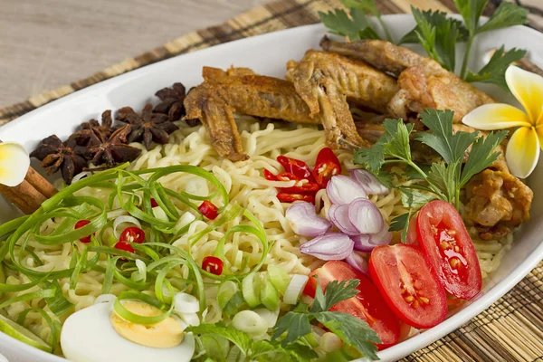 Fried noodle with chicken wings — Stock Photo, Image