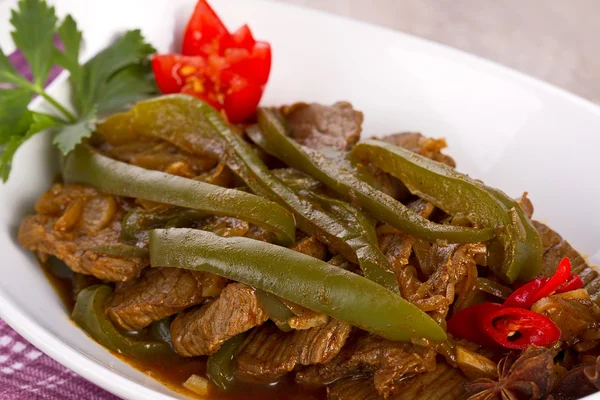 Indonesian food, beef and green paprika with black pepper sauce — Stock Photo, Image