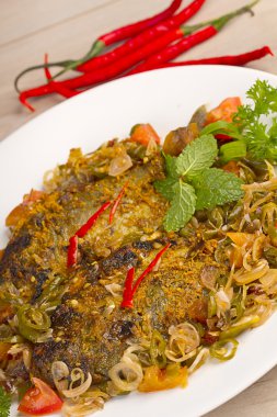 Ikan bawal bakar acar padang