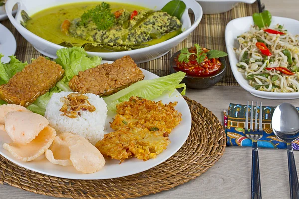 Indonesisches Mittagessen — Stockfoto