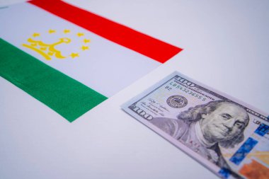ABD Doları Para Birimi ile Tacikistan Bayrağı
