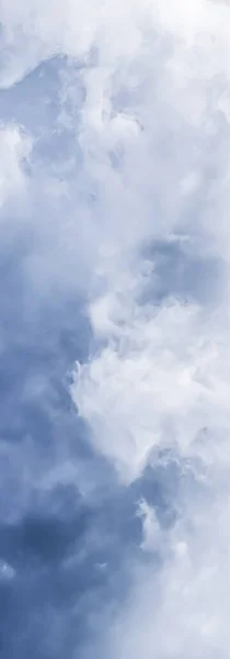 Красивое и мечтательное голубое небо, духовный и природный фон — стоковое фото
