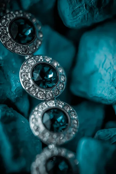 Роскошный бриллиантовый браслет, ювелирные изделия и модный бренд — стоковое фото