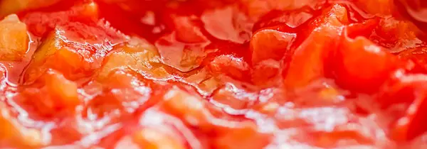 Cozinhar molho de tomate, close-up legumes cozidos no vapor para cozinhar livro ou comida blog fundo — Fotografia de Stock