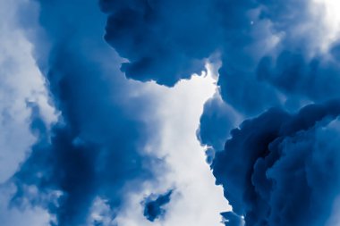 Asgari mavi bulutlu arkaplan soyut arkaplan, minimal tasarım ve sanatsal sıçrama