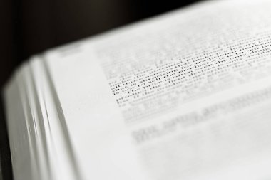 Açık bir kitabın, eğitimin ve eğitimin Macro kapanışı