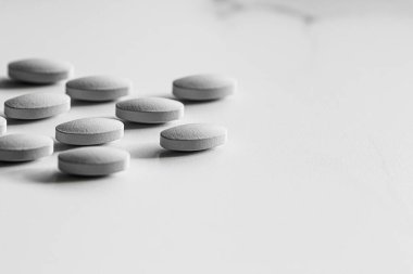 Bitkisel ilaç olarak nane hapları, ilaç markası, beslenme sağlık hizmetleri olarak probiyotik ilaçlar veya ilaç endüstrisi reklamları için diyet takviyesi ürünleri