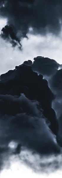 Minimalistischer schwarzer wolkiger Hintergrund als abstrakter Hintergrund, minimalistisches Design und künstlerischer Spritzer — Stockfoto
