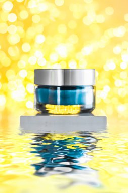 Güzellik maskesi, lüks nemlendirici kozmetik ürün.