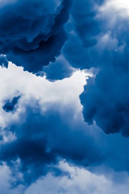 Asgari mavi bulutlu arkaplan soyut arkaplan, minimal tasarım ve sanatsal sıçrama