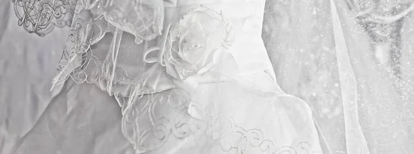 Brautkleider im Brautladen, Mode und Stil — Stockfoto