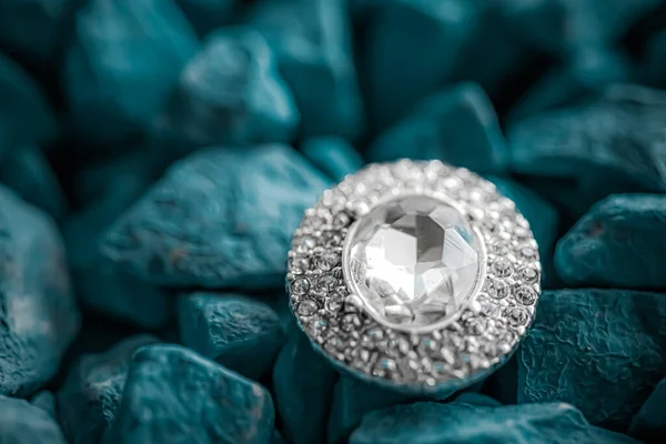 Luxus-Diamant-Ohrringe Nahaufnahme, Schmuck und Modemarke — Stockfoto