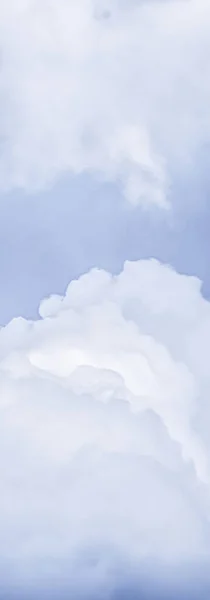 Красивое и мечтательное голубое небо, духовный и природный фон — стоковое фото