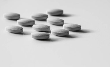 Bitkisel ilaç olarak nane hapları, ilaç markası, beslenme sağlık hizmetleri olarak probiyotik ilaçlar veya ilaç endüstrisi reklamları için diyet takviyesi ürünleri