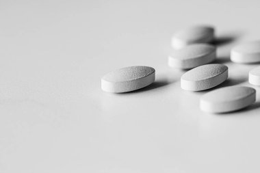 Bitkisel ilaç olarak nane hapları, ilaç markası, beslenme sağlık hizmetleri olarak probiyotik ilaçlar veya ilaç endüstrisi reklamları için diyet takviyesi ürünleri