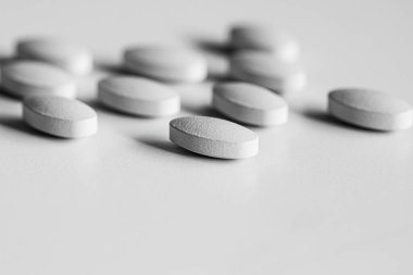 Bitkisel ilaç olarak nane hapları, ilaç markası, beslenme sağlık hizmetleri olarak probiyotik ilaçlar veya ilaç endüstrisi reklamları için diyet takviyesi ürünleri