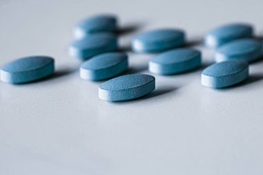 Bitkisel ilaç olarak nane hapları, ilaç markası, beslenme sağlık hizmetleri olarak probiyotik ilaçlar veya ilaç endüstrisi reklamları için diyet takviyesi ürünleri